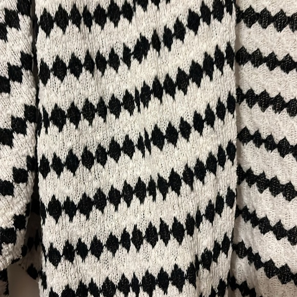 Wet seal black and white cardigan - Picture 2 of 2